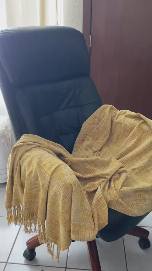 Testimonio en video (sin audio) de cliente real - Manta Ocre